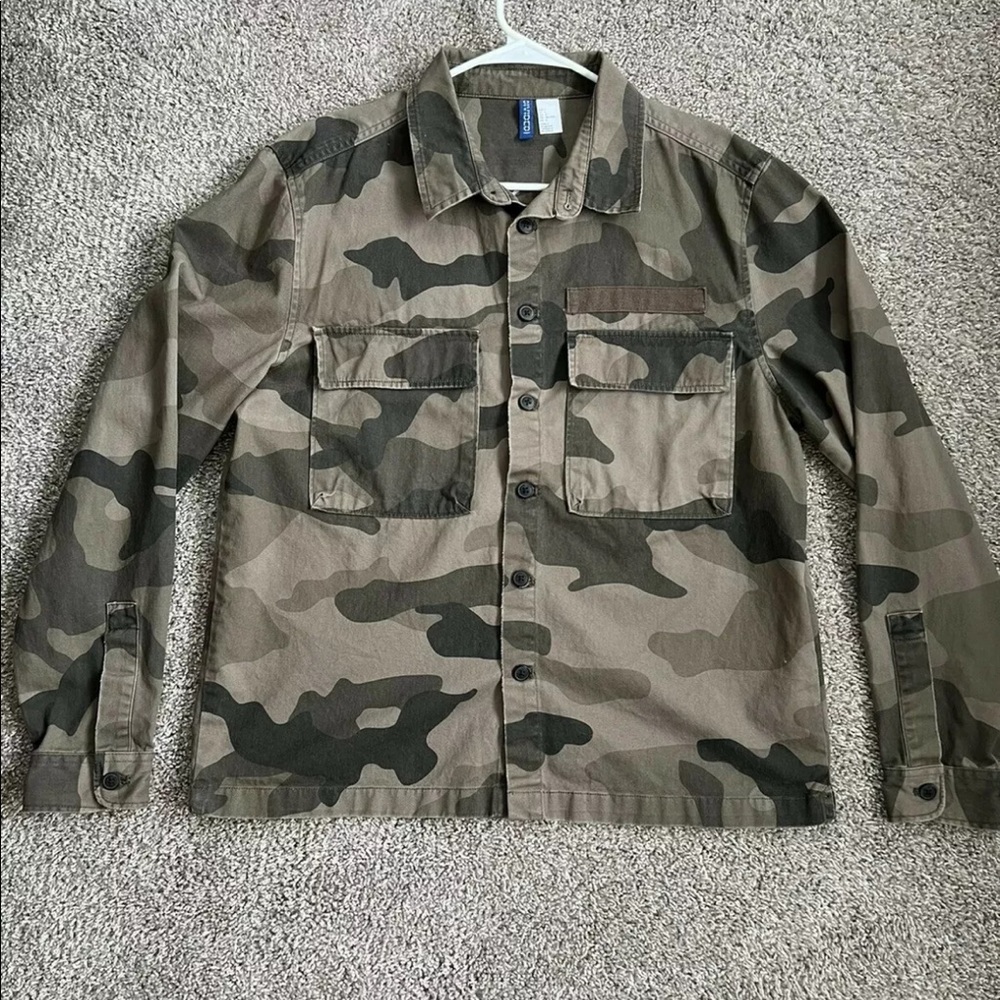 H&M Camouflage Canvas Jacket | Size Large | Embroidered Back | Divided Camo Army